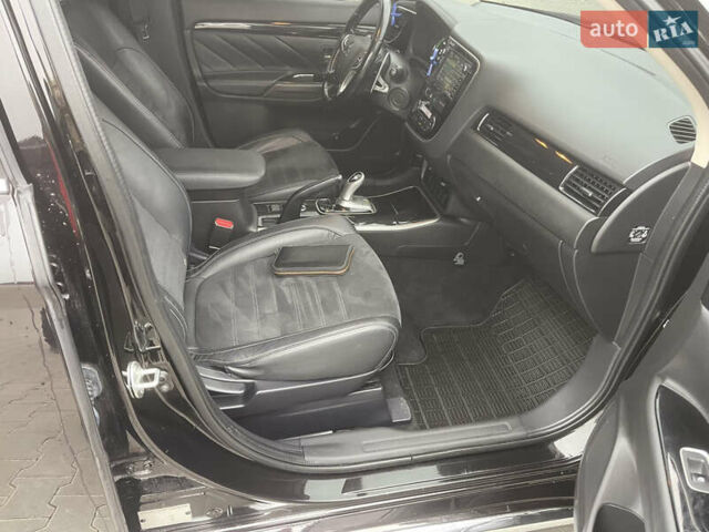 Чорний Міцубісі Аутлендер, об'ємом двигуна 2 л та пробігом 145 тис. км за 21200 $, фото 16 на Automoto.ua