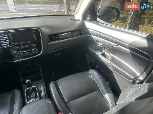 Мицубиси Аутлендер 2016 в Киеве на Automoto.ua Черный Мицубиси Аутлендер, объемом двигателя 3 л и пробегом 248 тыс. км за 15500 $, фото 17 на Automoto.ua