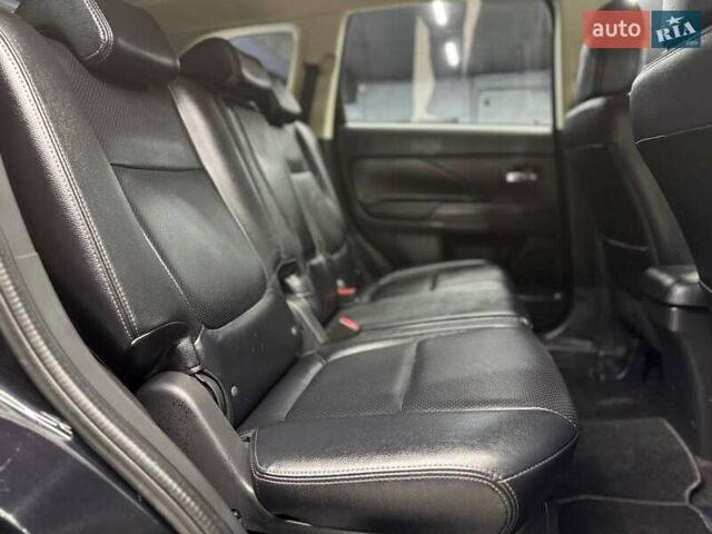 Міцубісі Аутлендер 2016 у Чернівцях на Automoto.ua Чорний Міцубісі Аутлендер, об'ємом двигуна 2.2 л та пробігом 214 тис. км за 20400 $, фото 14 на Automoto.ua