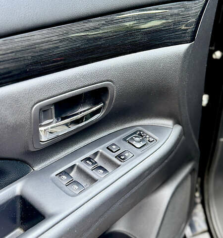 Чорний Міцубісі Аутлендер, об'ємом двигуна 2.36 л та пробігом 154 тис. км за 19500 $, фото 24 на Automoto.ua