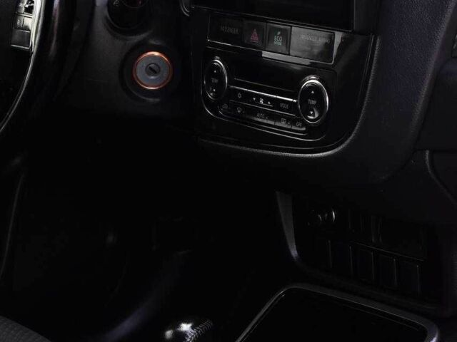 Чорний Міцубісі Аутлендер, об'ємом двигуна 2.4 л та пробігом 154 тис. км за 13499 $, фото 11 на Automoto.ua