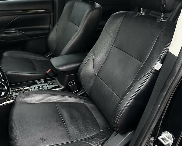 Черный Мицубиси Аутлендер, объемом двигателя 2.36 л и пробегом 128 тыс. км за 15500 $, фото 15 на Automoto.ua