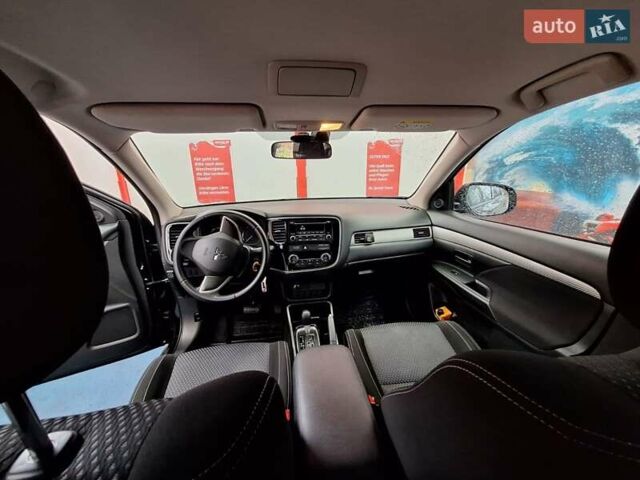 Чорний Міцубісі Аутлендер, об'ємом двигуна 2 л та пробігом 114 тис. км за 17600 $, фото 6 на Automoto.ua