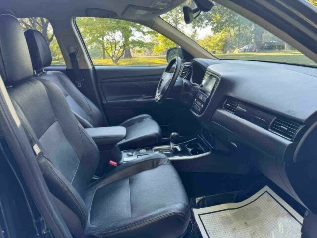 Черный Мицубиси Аутлендер, объемом двигателя 2.4 л и пробегом 66 тыс. км за 10650 $, фото 7 на Automoto.ua