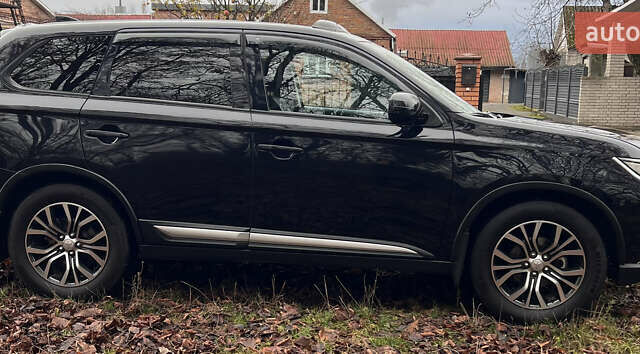 Чорний Міцубісі Аутлендер, об'ємом двигуна 2.36 л та пробігом 110 тис. км за 17500 $, фото 3 на Automoto.ua