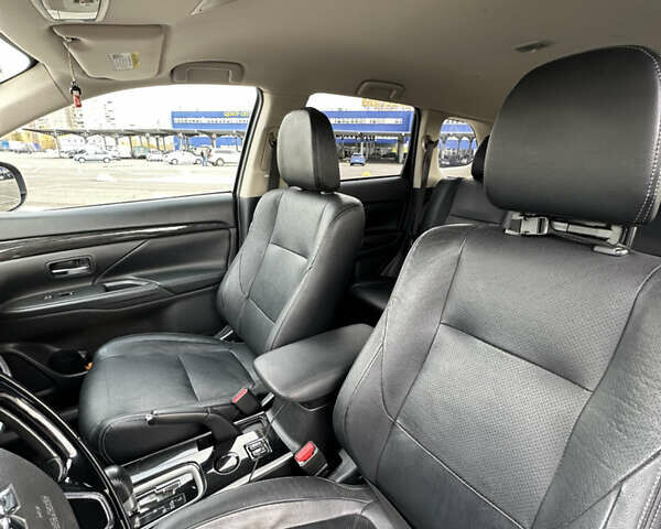 Чорний Міцубісі Аутлендер, об'ємом двигуна 2.36 л та пробігом 166 тис. км за 17100 $, фото 13 на Automoto.ua