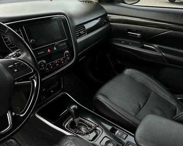 Черный Мицубиси Аутлендер, объемом двигателя 2.36 л и пробегом 128 тыс. км за 15500 $, фото 14 на Automoto.ua