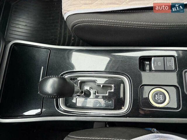 Чорний Міцубісі Аутлендер, об'ємом двигуна 2.4 л та пробігом 110 тис. км за 17290 $, фото 23 на Automoto.ua