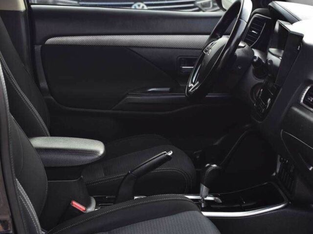 Чорний Міцубісі Аутлендер, об'ємом двигуна 2.4 л та пробігом 154 тис. км за 13499 $, фото 10 на Automoto.ua