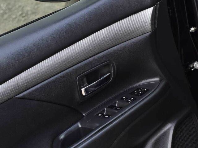 Чорний Міцубісі Аутлендер, об'ємом двигуна 2.4 л та пробігом 154 тис. км за 13499 $, фото 9 на Automoto.ua