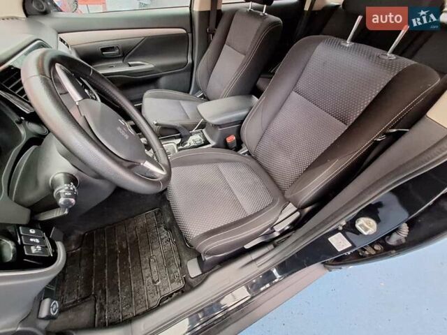 Чорний Міцубісі Аутлендер, об'ємом двигуна 2 л та пробігом 114 тис. км за 17600 $, фото 2 на Automoto.ua