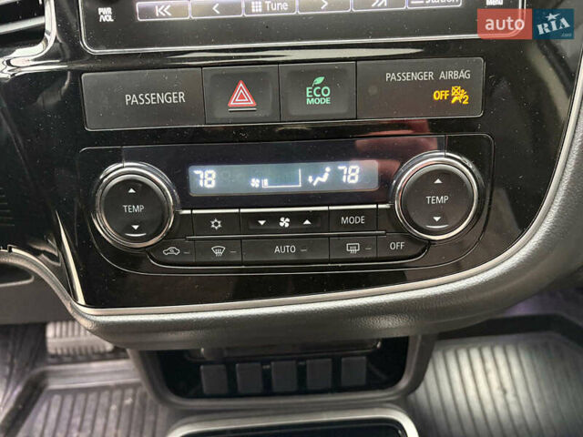 Чорний Міцубісі Аутлендер, об'ємом двигуна 2.4 л та пробігом 110 тис. км за 17290 $, фото 26 на Automoto.ua