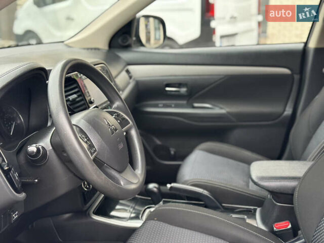 Чорний Міцубісі Аутлендер, об'ємом двигуна 2.36 л та пробігом 169 тис. км за 13450 $, фото 15 на Automoto.ua