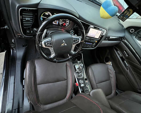 Чорний Міцубісі Аутлендер, об'ємом двигуна 2 л та пробігом 155 тис. км за 22500 $, фото 11 на Automoto.ua