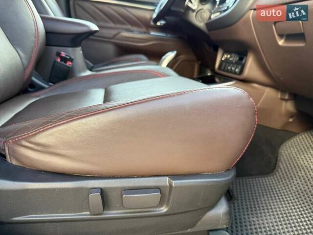 Черный Мицубиси Аутлендер, объемом двигателя 2 л и пробегом 67 тыс. км за 23000 $, фото 33 на Automoto.ua