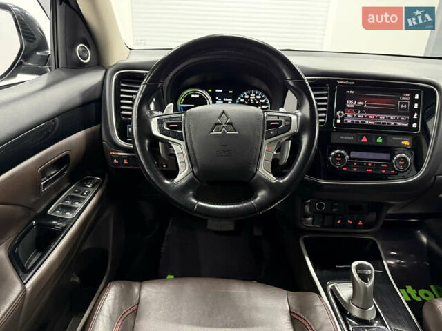 Чорний Міцубісі Аутлендер, об'ємом двигуна 2 л та пробігом 67 тис. км за 22999 $, фото 9 на Automoto.ua