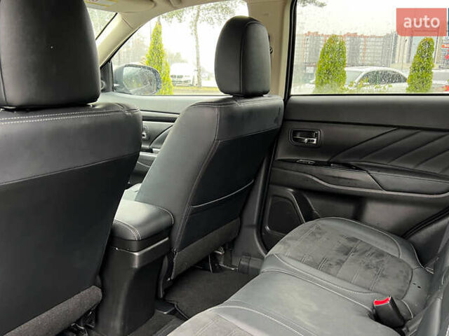 Черный Мицубиси Аутлендер, объемом двигателя 2 л и пробегом 96 тыс. км за 22750 $, фото 20 на Automoto.ua