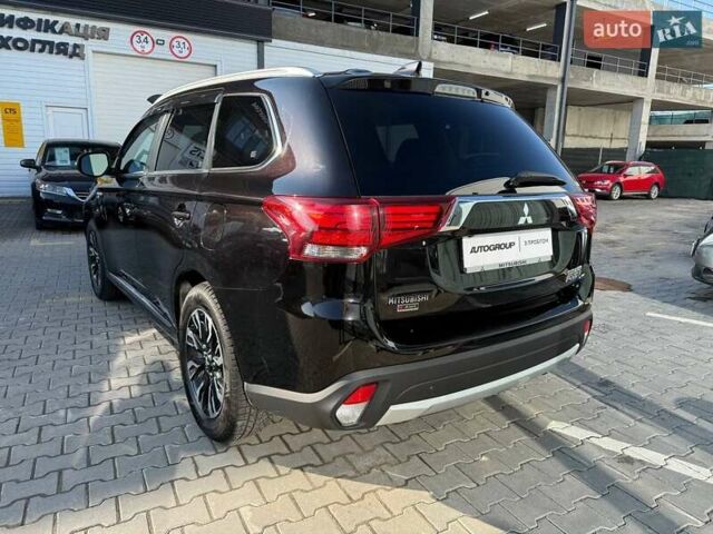 Черный Мицубиси Аутлендер, объемом двигателя 2 л и пробегом 67 тыс. км за 23000 $, фото 2 на Automoto.ua