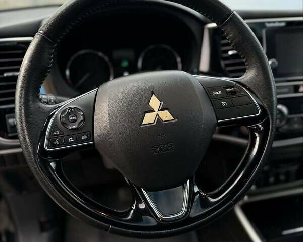 Черный Мицубиси Аутлендер, объемом двигателя 2.36 л и пробегом 91 тыс. км за 18300 $, фото 13 на Automoto.ua