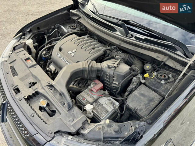 Міцубісі Аутлендер 2018 у Києві на Automoto.ua Чорний Міцубісі Аутлендер, об'ємом двигуна 3 л та пробігом 182 тис. км за 16900 $, фото 62 на Automoto.ua