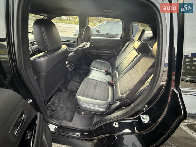 Черный Мицубиси Аутлендер, объемом двигателя 2.36 л и пробегом 153 тыс. км за 14800 $, фото 4 на Automoto.ua