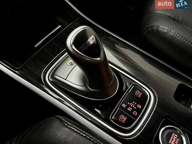 Чорний Міцубісі Аутлендер, об'ємом двигуна 2 л та пробігом 79 тис. км за 22900 $, фото 29 на Automoto.ua