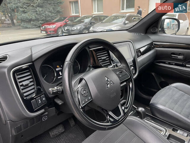 Чорний Міцубісі Аутлендер, об'ємом двигуна 2.36 л та пробігом 153 тис. км за 16450 $, фото 13 на Automoto.ua