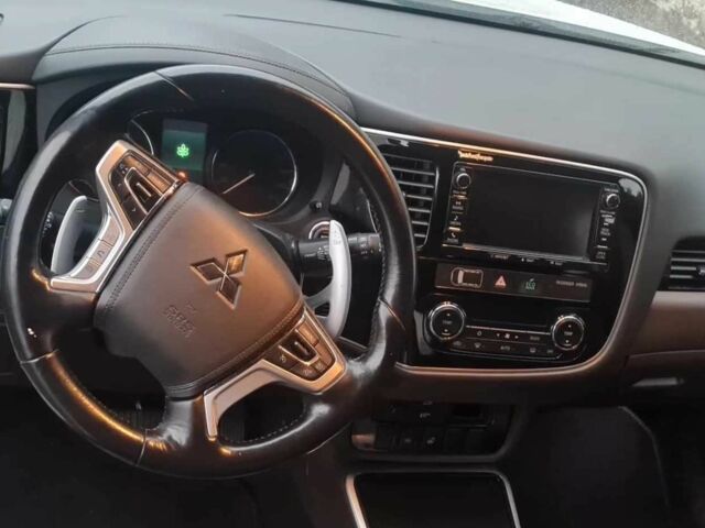 Черный Мицубиси Аутлендер, объемом двигателя 2 л и пробегом 65 тыс. км за 13200 $, фото 6 на Automoto.ua