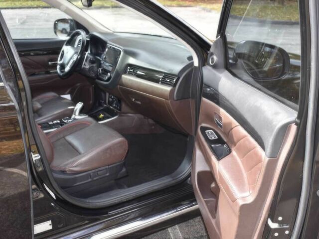 Чорний Міцубісі Аутлендер, об'ємом двигуна 2 л та пробігом 45 тис. км за 14000 $, фото 7 на Automoto.ua