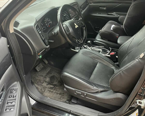 Чорний Міцубісі Аутлендер, об'ємом двигуна 2.4 л та пробігом 180 тис. км за 15500 $, фото 2 на Automoto.ua