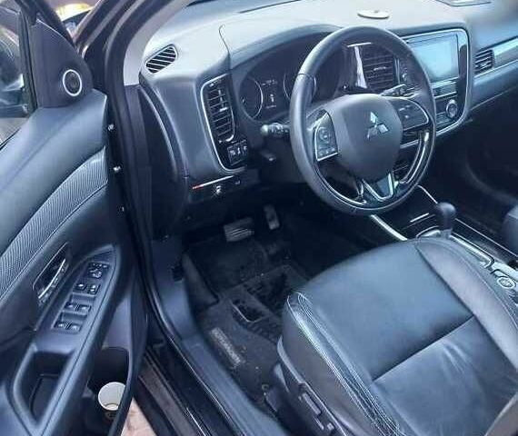 Черный Мицубиси Аутлендер, объемом двигателя 2.4 л и пробегом 132 тыс. км за 17600 $, фото 3 на Automoto.ua