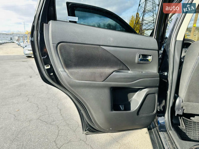 Міцубісі Аутлендер 2018 у Харкові на Automoto.ua Чорний Міцубісі Аутлендер, об'ємом двигуна 2.4 л та пробігом 130 тис. км за 15900 $, фото 17 на Automoto.ua