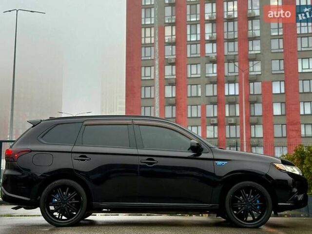 Чорний Міцубісі Аутлендер, об'ємом двигуна 2 л та пробігом 79 тис. км за 22900 $, фото 8 на Automoto.ua
