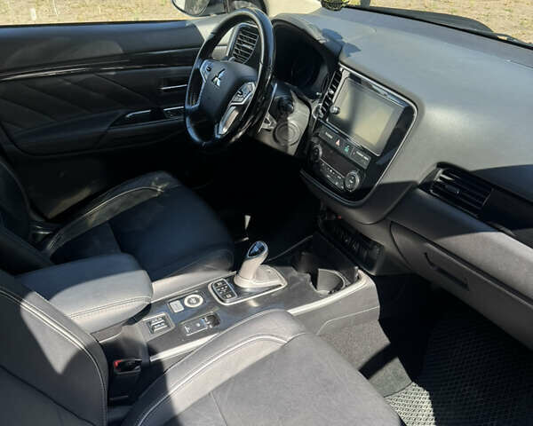 Черный Мицубиси Аутлендер, объемом двигателя 2 л и пробегом 54 тыс. км за 21500 $, фото 6 на Automoto.ua