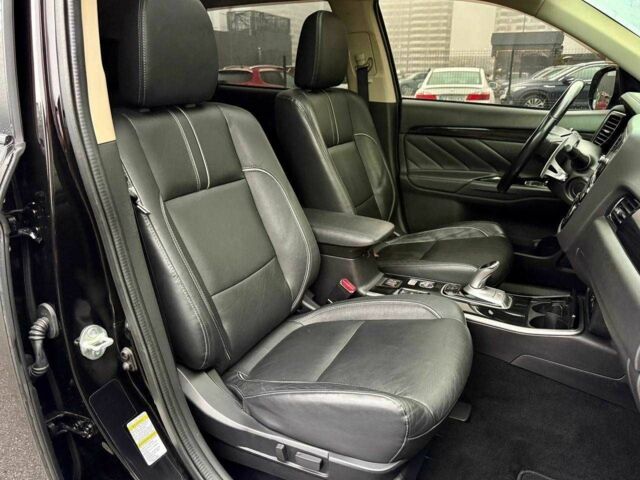 Чорний Міцубісі Аутлендер, об'ємом двигуна 2 л та пробігом 79 тис. км за 22900 $, фото 21 на Automoto.ua