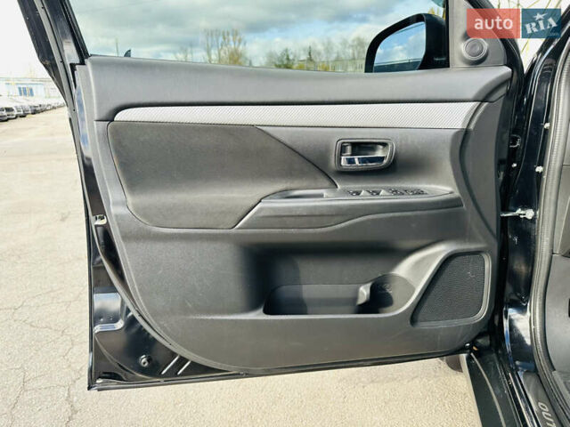 Міцубісі Аутлендер 2018 у Харкові на Automoto.ua Чорний Міцубісі Аутлендер, об'ємом двигуна 2.4 л та пробігом 130 тис. км за 15900 $, фото 15 на Automoto.ua