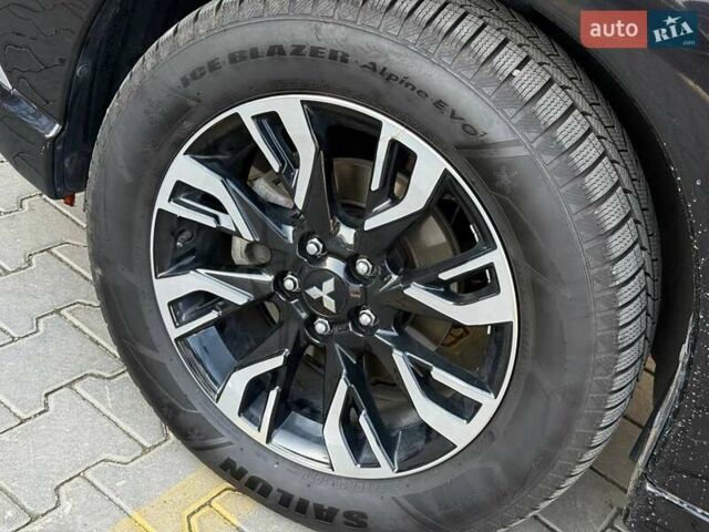 Черный Мицубиси Аутлендер, объемом двигателя 2 л и пробегом 67 тыс. км за 23000 $, фото 12 на Automoto.ua