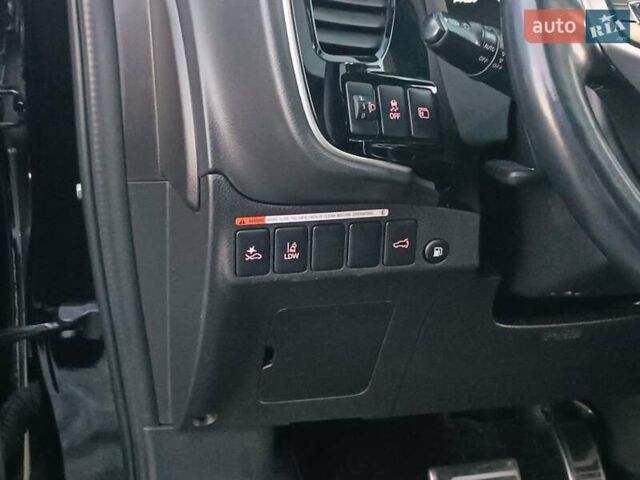 Чорний Міцубісі Аутлендер, об'ємом двигуна 2 л та пробігом 115 тис. км за 23700 $, фото 20 на Automoto.ua