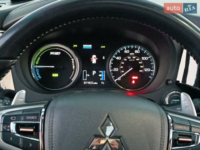 Чорний Міцубісі Аутлендер, об'ємом двигуна 2 л та пробігом 115 тис. км за 23700 $, фото 21 на Automoto.ua