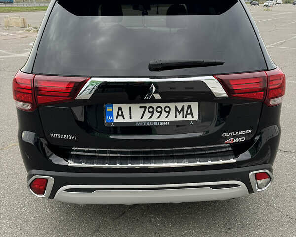 Міцубісі Аутлендер 2018 у Києві на Automoto.ua Чорний Міцубісі Аутлендер, об'ємом двигуна 2 л та пробігом 121 тис. км за 16000 $, фото 27 на Automoto.ua