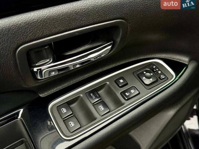 Чорний Міцубісі Аутлендер, об'ємом двигуна 2 л та пробігом 79 тис. км за 22900 $, фото 25 на Automoto.ua