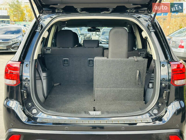 Міцубісі Аутлендер 2018 у Харкові на Automoto.ua Чорний Міцубісі Аутлендер, об'ємом двигуна 2.4 л та пробігом 130 тис. км за 15900 $, фото 11 на Automoto.ua