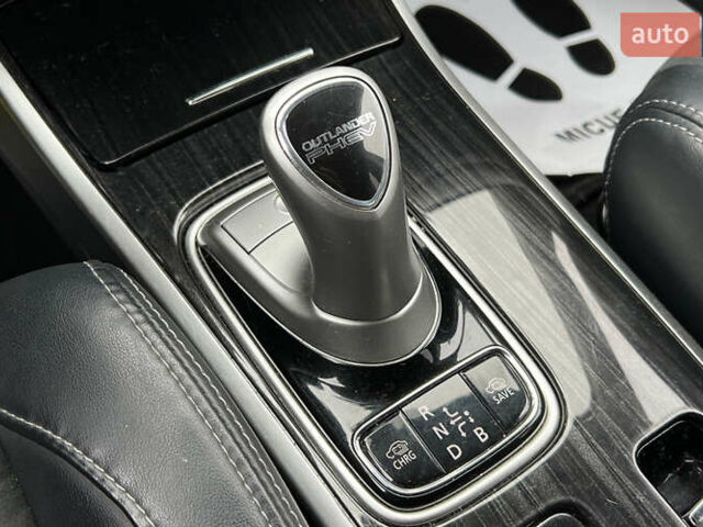 Черный Мицубиси Аутлендер, объемом двигателя 2 л и пробегом 96 тыс. км за 22750 $, фото 16 на Automoto.ua