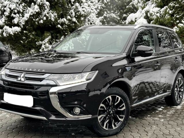 Черный Мицубиси Аутлендер, объемом двигателя 2 л и пробегом 65 тыс. км за 13200 $, фото 4 на Automoto.ua