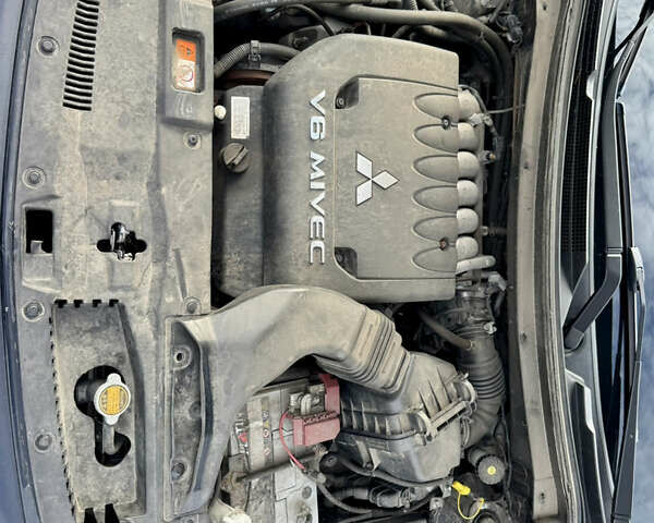 Міцубісі Аутлендер 2018 у Києві на Automoto.ua Чорний Міцубісі Аутлендер, об'ємом двигуна 3 л та пробігом 182 тис. км за 16900 $, фото 60 на Automoto.ua