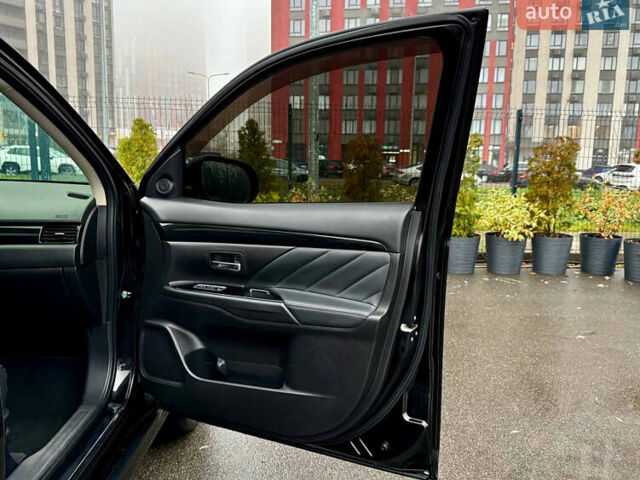 Чорний Міцубісі Аутлендер, об'ємом двигуна 2 л та пробігом 79 тис. км за 22900 $, фото 43 на Automoto.ua