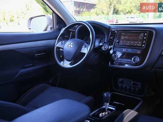 Черный Мицубиси Аутлендер, объемом двигателя 2.4 л и пробегом 130 тыс. км за 16200 $, фото 10 на Automoto.ua