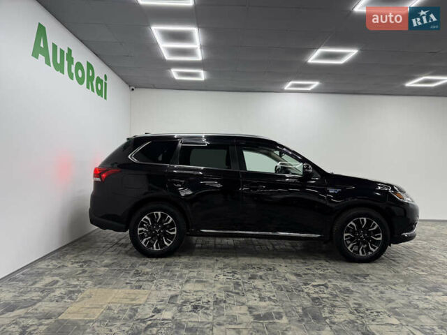 Чорний Міцубісі Аутлендер, об'ємом двигуна 2 л та пробігом 67 тис. км за 22999 $, фото 3 на Automoto.ua