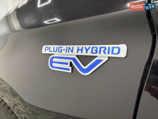 Чорний Міцубісі Аутлендер, об'ємом двигуна 2 л та пробігом 67 тис. км за 22999 $, фото 25 на Automoto.ua