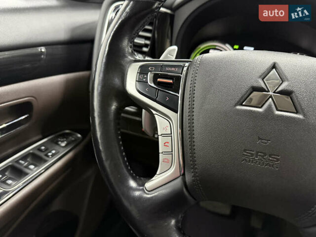 Чорний Міцубісі Аутлендер, об'ємом двигуна 2 л та пробігом 67 тис. км за 22999 $, фото 11 на Automoto.ua
